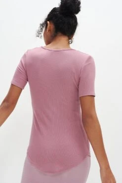 Itana Dream Rib Tee - Lilac -AGOLDE Shop 0018 Short Sleeve Itana Lilac 4446 web aa47a2e1 4ca6 499d bbbf b7a3a8673648