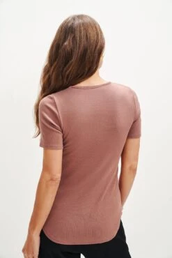 Itana Dream Rib Tee - Quartz 6 Itana Dream Rib Tee - Quartz -AGOLDE Shop 0018 Short Sleeve Itana Quartz 0787 web 490bd943 fe9e 40a1 8cef df97085ae170