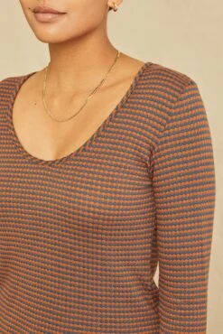 Itana Long Sleeve Scallop Knit Tee - Azure Umber Stripe -AGOLDE Shop 0110 Itana Scallop Umber Azure 1325 web 1c80c2d5 bf53 46ce 8f30 2d227a29eae6