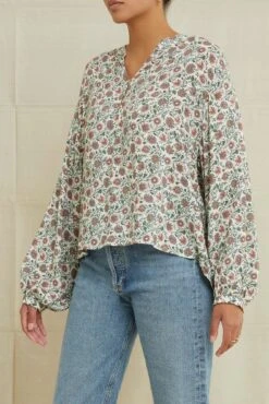 Mai Ecovero Blouse - Lago White -AGOLDE Shop 0188MaiLagoWhite 2921 web ce240240 51c9 4be7 8870 f4d3d2be7d44