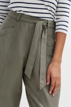 Milo Femme Fête Pant - Vetiver -AGOLDE Shop 0285 Milo Vetiver 6874 Web 6257b187 3d4e 4e12 9fd6 eb61480f50c1