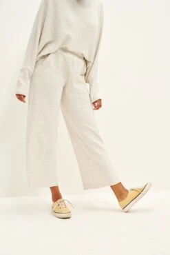 Willow Scallop Knit Pants - ReAmour -AGOLDE Shop 0327 Willow Scallop Natural Birch 1792 web 2416f092 efec 4719 bc9e 8f2383174d01