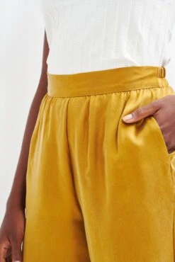 Sol Pant - ReAmour -AGOLDE Shop 0353 Sol Chai 1804 web b4f1c82f cbe9 43f4 be35 34e433db22d0