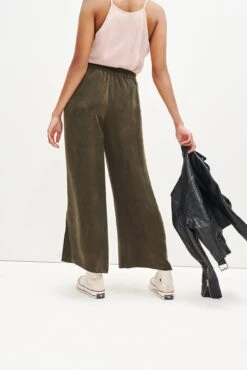 Sol Pant - ReAmour -AGOLDE Shop 0353 Sol Pant Olive 1263 web 645c19a9 a6e0 4ad7 bbc6 ba18167cfc7e