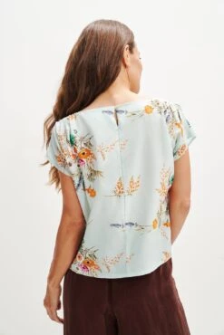 Margeaux Zero-Waste Blouse - Cannes Floral 7 Margeaux Zero-Waste Blouse - Cannes Floral -AGOLDE Shop 0357 Margeaux Zero Waste Tee Cannes Print 0177 web c99432ee 1fa2 4c32 9cad be021f7973da