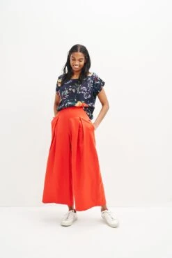 Margeaux Zero-Waste Blouse - Provence Floral 7 Margeaux Zero-Waste Blouse - Provence Floral -AGOLDE Shop 0357 Margeaux Zero Waste Tee Provence Print 1611 web 236b8e15 a887 438d a352 68e86ec4a5ce