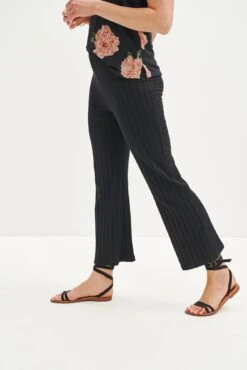 Gwen Ribbed Pants - Black -AGOLDE Shop 0389 Gwen Black 1706 web d2fd6222 ba71 4cf5 a721 f4e4d299f800