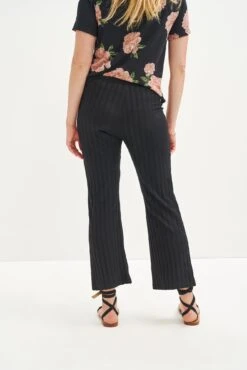 Gwen Ribbed Pants - Black -AGOLDE Shop 0389 Gwen Black 1719 web f39944e3 f053 4d1a a9a8 551d9ca2bde7