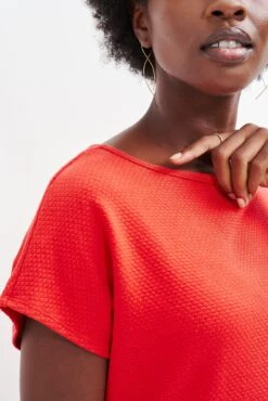 Chessa Scallop Knit Tee - Carmine -AGOLDE Shop 0392 Chessa Carmine 2456 web 5f44468b e08d 4146 8365 82a9d0a389f2