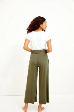 Gia Dream Knit Pants - ReAmour -AGOLDE Shop 0439 Gia Vine 2256 web b3315c78 7a2e 4771 aa72 2e0f7b91bd6e