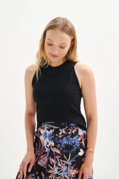 Leomie Paris Rib Tank - ReAmour 35 Leomie Paris Rib Tank - ReAmour -AGOLDE Shop 0474 Leomie Black 0880 web 9e7b873d 8e15 4135 a2bc b12763a6dac3