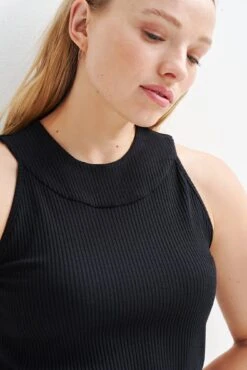 Leomie Paris Rib Tank - ReAmour 29 Leomie Paris Rib Tank - ReAmour -AGOLDE Shop 0474 Leomie Black 0903 web 09b29f30 5e50 4062 ad26 6d505182e4f8