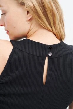Leomie Paris Rib Tank - ReAmour 30 Leomie Paris Rib Tank - ReAmour -AGOLDE Shop 0474 Leomie Black 0909 web 98e6ed05 f79f 42f2 897c 388cdd0172ff