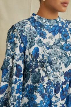 Clara Ecovero Blouse - Elsinore Blue -AGOLDE Shop 0485ClaraElsinoreBlue 7002 web 28fe8772 4d86 421f 8f4f 9c9517e6f1e8