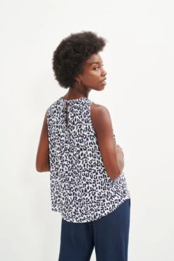 Floret Silken Modal Tank - Navy Sauvage - ReAmour -AGOLDE Shop 0503 Floret Sauvage Print 0207 web fc79f367 7ed6 46c2 a53f d6389fb832f3