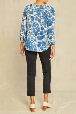 Eusalia Ecovero Blouse - Elsinore Blue -AGOLDE Shop 0517 Eusalia Elsinore Blue 3371 web d8cf55bb 9603 4c80 84c6 55c6e6b9fc2d