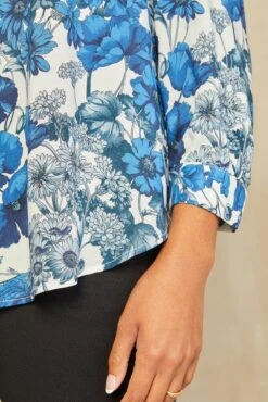 Eusalia Ecovero Blouse - Elsinore Blue -AGOLDE Shop 0517 Eusalia Elsinore Blue 3407 web 7921c7a6 6478 4a70 a26a 1da639945173