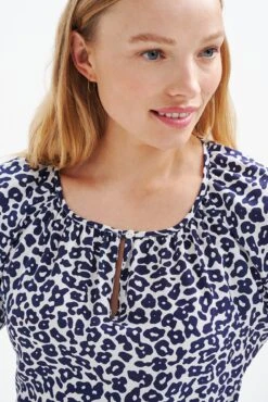 Lotta Washable Silk Blouse - Navy Sauvage -AGOLDE Shop 0563 Lotta Silk Sauvage Print 1388 web caaad39f 1b4f 4e72 8237 91832ae07dcd