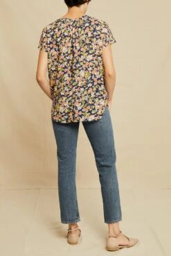 Renata Ecovero Blouse - Mojave Floral -AGOLDE Shop 0607 Renata Ecovero Mojave Bloom 0014 web be6f2892 38d1 443f 9ca7 31887121b8df