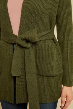 Zuma Wool Cardigan - Olive -AGOLDE Shop 0627 Zuma Olive 1646 web 9565e7e8 5ef6 4135 bc63 0f45355cfdef
