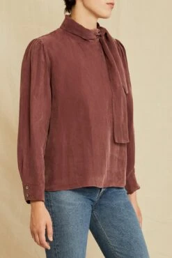 Olivet Cottonseed Cupro Blouse - Mocha 7 Olivet Cottonseed Cupro Blouse - Mocha -AGOLDE Shop 0710 Olivet Cottonseed Cupro Mocha 1428 web 69dbf1bd 6a37 4abb b8d6 97a77c79ce31