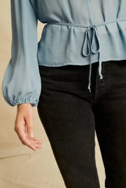 Yvonne Cupro Blouse -AGOLDE Shop 0805 Yvonne Pool 2937 web