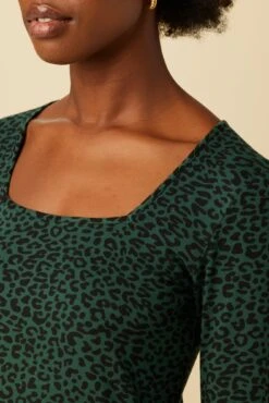 Corsica Reverie Knit Top - Forest Leopard -AGOLDE Shop 10093 Corsica Reverie Forest Leopard 4