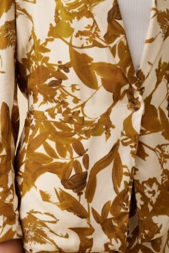 Tobie Viscose Twill Blazer - Pasadena Gold 8 Tobie Viscose Twill Blazer - Pasadena Gold -AGOLDE Shop 10281 Tobie Twill Pasadena Gold 4