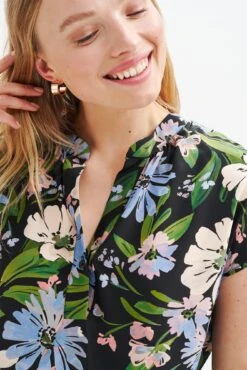 Renata Washable Silk Blouse - Printemps Floral -AGOLDE Shop 1068 Renata Printemps Print 1823 web a2a2fe3b a75e 4b14 b364 a0940b3f9b1e