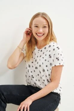 Leif Reverie Slub Tee - Camden Floral 7 Leif Reverie Slub Tee - Camden Floral -AGOLDE Shop 1335 Leif Camden Print 1410 web 2bbba775 cf2b 48c2 80ae 6702fd78853f