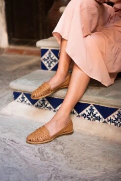 Nisolo Huarache Sandal - Almond 15 Nisolo Huarache Sandal - Almond -AGOLDE Shop 2020 SS20 MEXICO LIFESTYLE CB DAY 1 0108