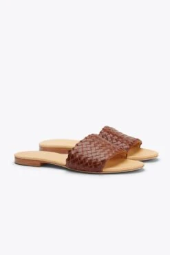 Nisolo Isla Woven Slide Sandal - Brandy 9 Nisolo Isla Woven Slide Sandal - Brandy -AGOLDE Shop 2021 0219 SS21 WF 0030 BRA 0792 V2