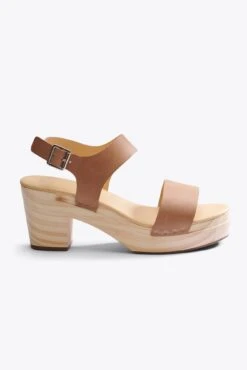 Nisolo All Day Open Toe Clog - Almond 9 Nisolo All Day Open Toe Clog - Almond -AGOLDE Shop 20220105 Nisolo WF 0022 ALM right KD0095