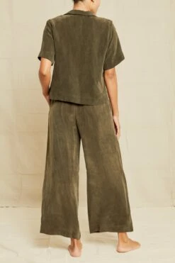 Monroe Cottonseed Cupro Pajama Top - Olive 6 Monroe Cottonseed Cupro Pajama Top - Olive -AGOLDE Shop 211013 AV October ECOMM 0221MonroePJTopOlive 5322 a2e31488 2c35 4777 bcdb 6e2231835ee6