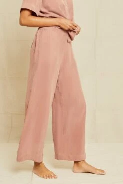 Mabel Cottonseed Cupro Pajama Pants - Quartz -AGOLDE Shop 211013 AV October ECOMM 0222MabelPJBottomQuartzCupro 6215 web 363caee4 3660 4cc4 9a2b e758a7241e08