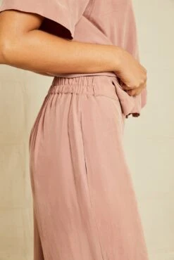 Mabel Cottonseed Cupro Pajama Pants - Quartz -AGOLDE Shop 211013 AV October ECOMM 0222MabelPJBottomQuartzCupro 6276 web 3384707f f21c 44f4 9fa6 d0870185639e