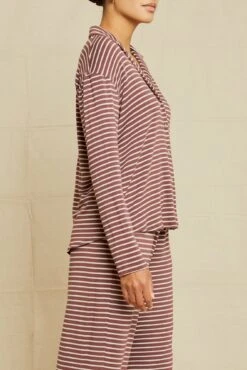 AGOLDE Shop -AGOLDE Shop 211013 AV October ECOMM 0235PhillipaPJTopAmsterdamStripeMapleDawn 5905 web 6517ee7e 7b5a 4fca 9201 4fd46f668555