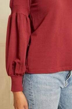 Maggie Luxe Fleece Top - Mulberry -AGOLDE Shop 211013 AV October ECOMM 0699MaggieMulberryLuxeFleece 7588 web 012e7c4c ed6e 44b2 ad42 f616916e20c5