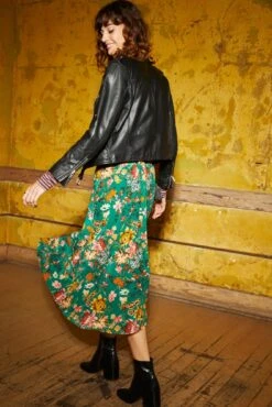 Blaze Washable Silk Skirt - Rosalind Floral 8 Blaze Washable Silk Skirt - Rosalind Floral -AGOLDE Shop 2518 Flannery Knit Harbor Stripe Black Rose 85 8371 5fd16f02 9f5c 437f 95e1 032412b0f0f5