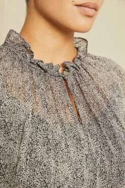 Maisie Nouveau Silk Blouse - Snow Leopard -AGOLDE Shop 6065 Maisie Snow Leopard 00438 web d3e545f8 e732 48a7 bc37 fd2a7f817f0b