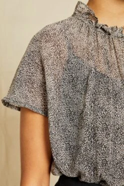 Maisie Nouveau Silk Blouse - Snow Leopard -AGOLDE Shop 6065 Maisie Snow Leopard 00444 web 0aa0cfde 4839 4bd0 986b aea234aa52cc