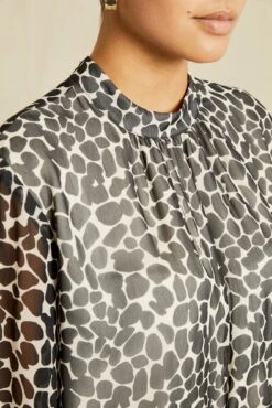 Astrid Nouveau Silk Blouse - Cobblestone Dot -AGOLDE Shop 7090 Astrid Cobblestone Print 12801 web fc0e7c83 cd92 47fb 83d5 b067d7316fcc