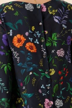 Martina Ecovero Blouse - Stella Floral Navy 7 Martina Ecovero Blouse - Stella Floral Navy -AGOLDE Shop 7936 Martina Stella Navy 4