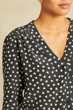 Kaya Washable Silk Blouse - Heart Black Ivory Print -AGOLDE Shop 8509 Kaya Heart Black Ivory 2830 web 759a9236 d8c0 4fc6 a79e 6d248fe0d5f9