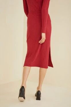 Essie Skirt -AGOLDE Shop 9627 Essie Rouge Red 1409 web