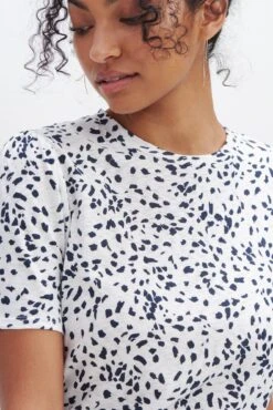 Odilia Reverie Slub Tee - Lucy Dot White -AGOLDE Shop 9828 Odilia Slub Lucy Dot White 5341 Web 11b503c2 1a62 4991 8c0c eaeba77635dc