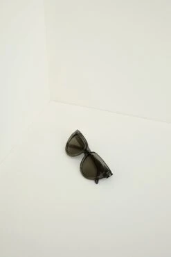 Carla Colour Stella Sunglasses - Satellite Ash -AGOLDE Shop Carla Colour Stella Satellite Ash 0231 web df4edead 6fc3 4498 b35b 93d9c2badbbe