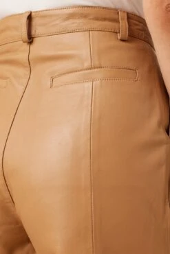 Deadwood Suzy Short - Tan 10 Deadwood Suzy Short - Tan -AGOLDE Shop TBD Deadwood Suzy Short 5