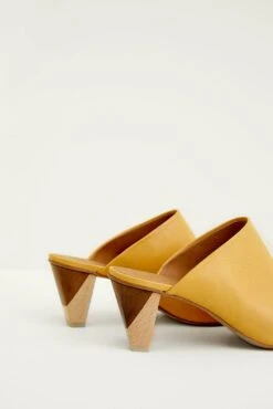 Coclico Jackson Mule - Ginestra Yellow 6 Coclico Jackson Mule - Ginestra Yellow -AGOLDE Shop coclico jackson ginestra yellow 0009 1370f2fd 61c7 4282 be93 ef5f7034121a