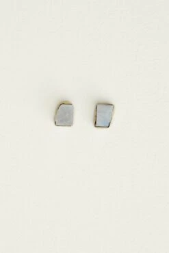 Leslie Francesca Raw Crystal Studs -AGOLDE Shop leslie francesca raw crystal studs rainbow moonstone pair 0005 web
